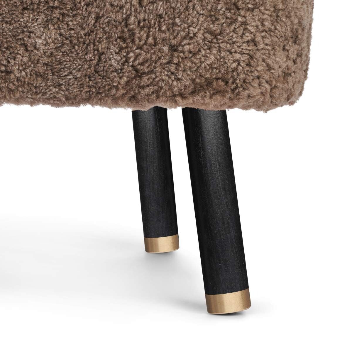 Emil Loungesessel | Premium Lammfell | Kurzhaar Taupe