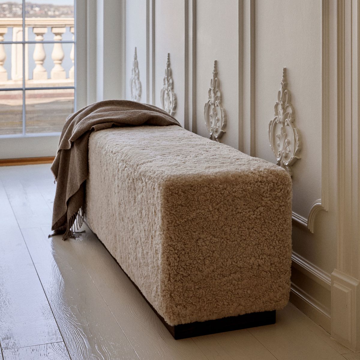 Lammfellbank Benjamin | Kurzhaar | 160x44x52 cm Anthrazit