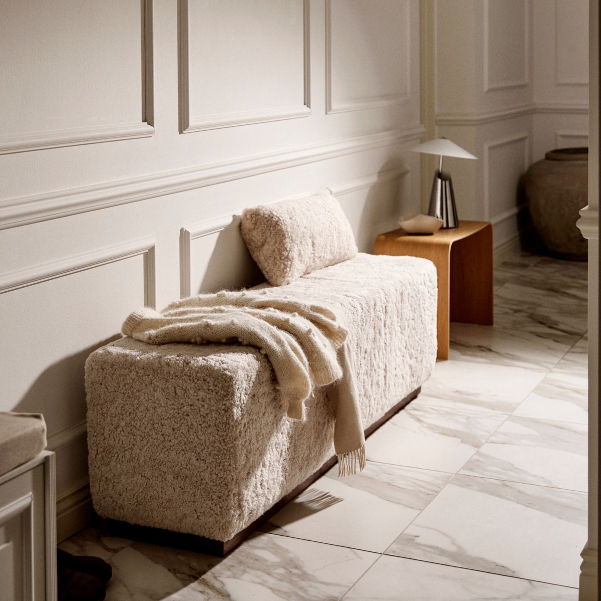 Lammfellbank Benjamin | Kurzhaar | 160x44x52 cm Anthrazit