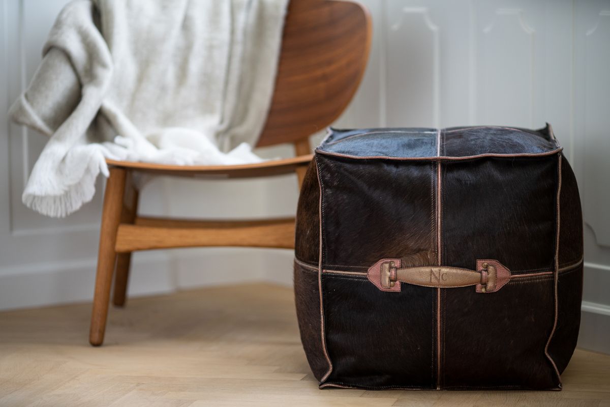 Hocker mit Griff | Brasilien | Hochwertiger Kalbsleder | 45x45x45 cm Braun