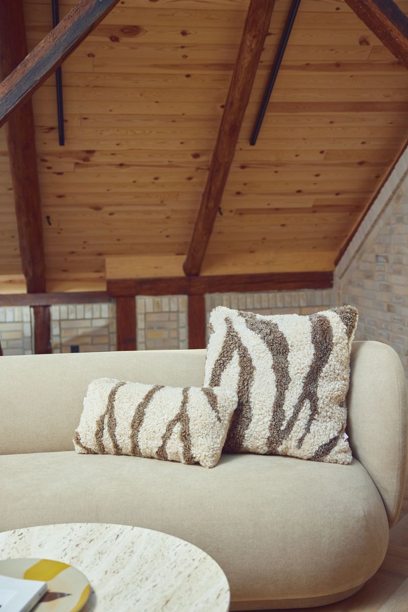 PATTERN COLLECTION | Fellkissen | Kurzhaar | Neuseeland | 60x60 cm Taupe/Leinen