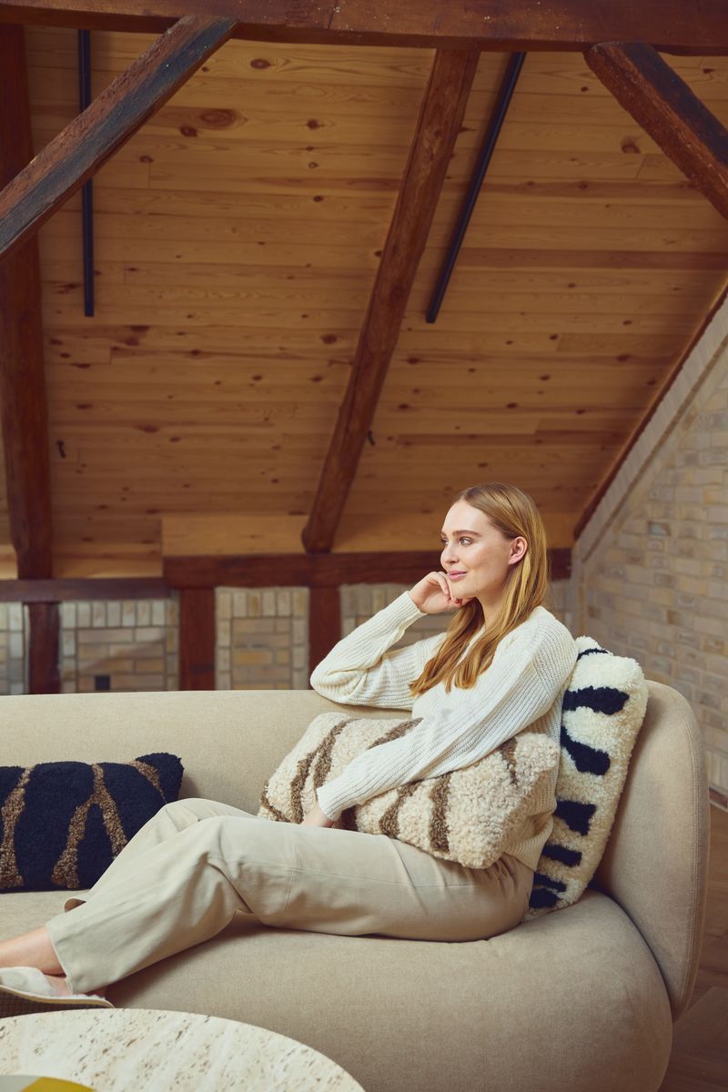 PATTERN COLLECTION | Fellkissen | Kurzhaar | Neuseeland | 30x60 cm Schwarz/Taupe