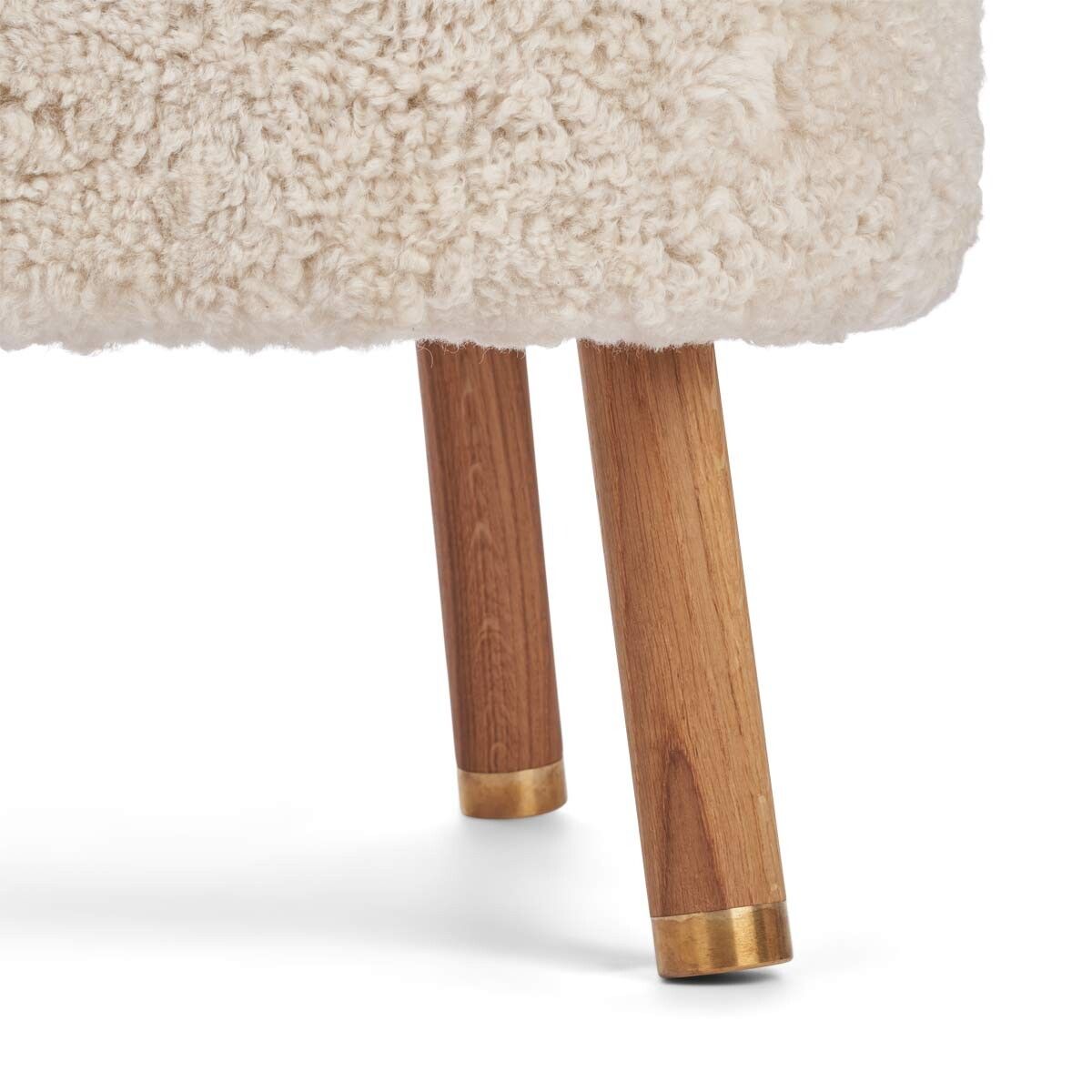 Emil Hocker | Premium Lammfell | Kurzhaar Fellhocker | Sheepskinhouse.ch