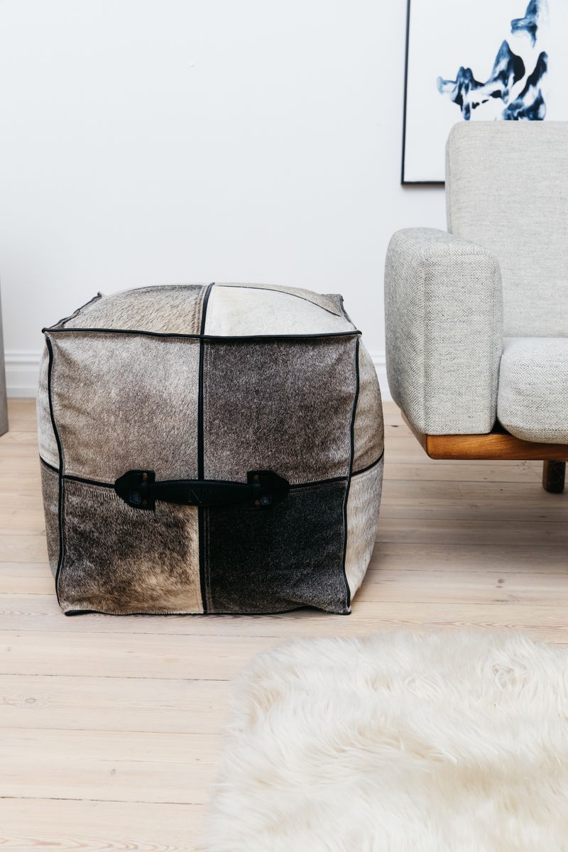Hocker mit Griff | Brasilien | Hochwertiger Kalbsleder | 45x45x45 cm Grau