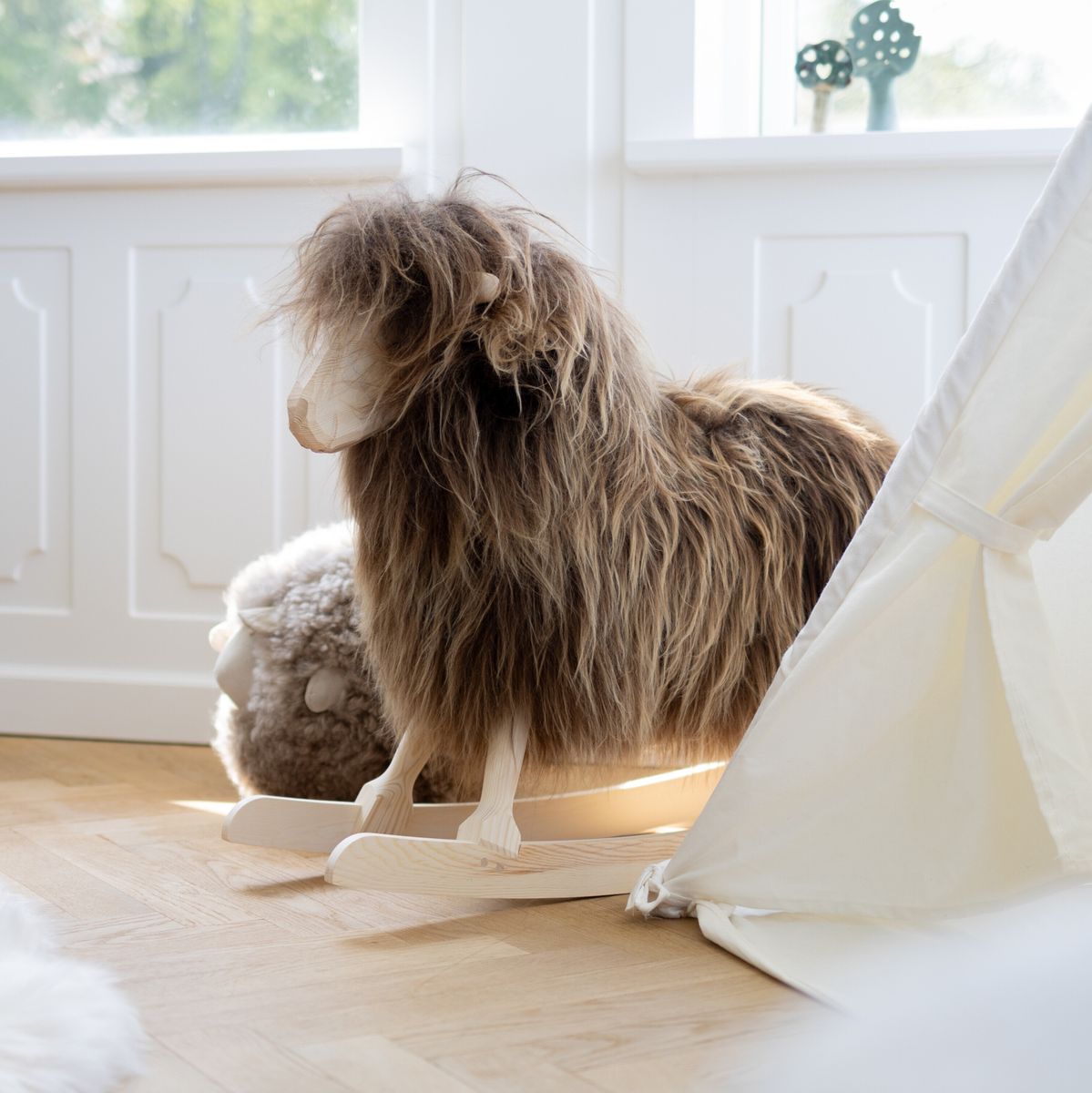 Schaukelschaf | Povl Kjer Design | Langhaar | Groß Schwarz