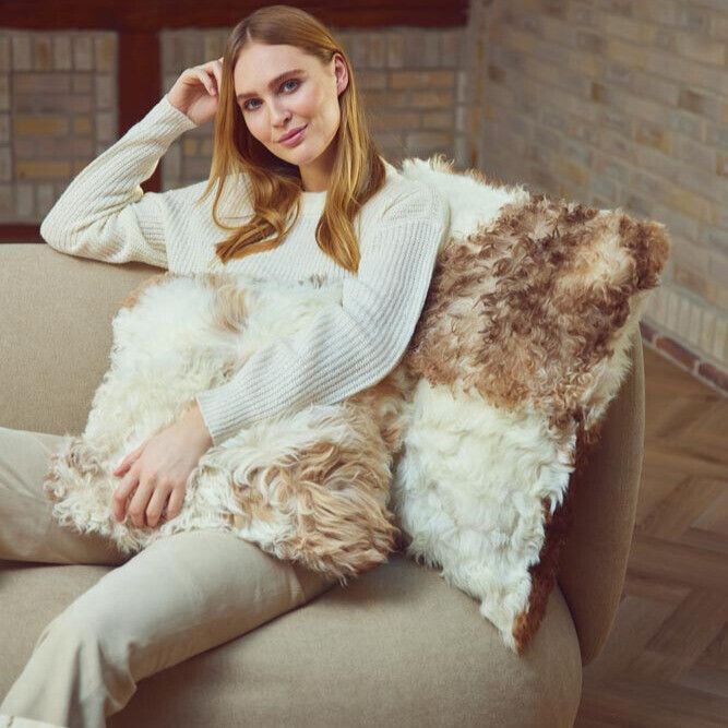 Lammfellkissen | Tigrado Lammfell | Italien | 26x86 cm, 40x40 cm & 60x60 cm Schwarz/Weiß Mix