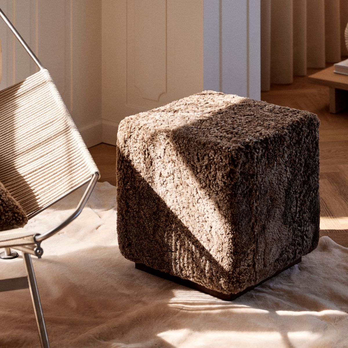 Lammfellhocker Benjamin | Kurzhaar | 46x46x47 cm Anthrazit