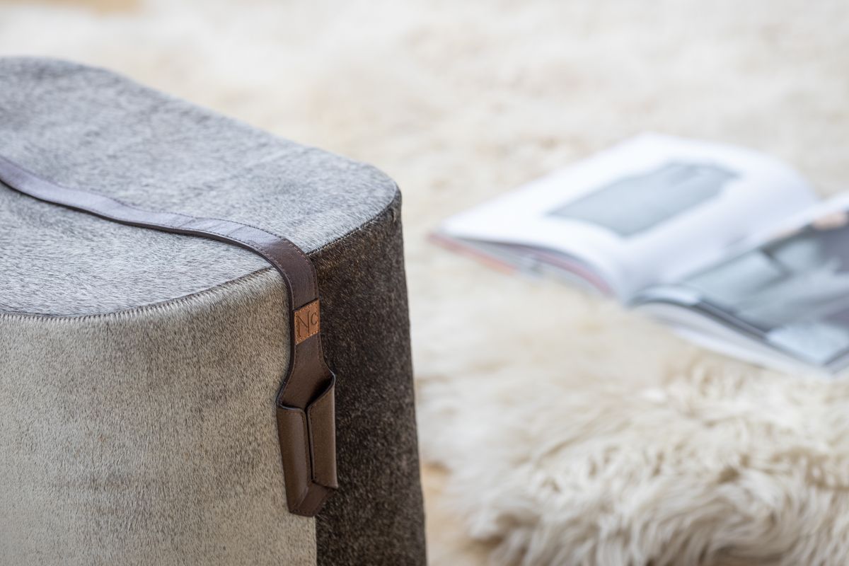 Hocker mit Henkel | Brasilien | Hochwertigem Kalbsleder | 45x35x38 cm Grau