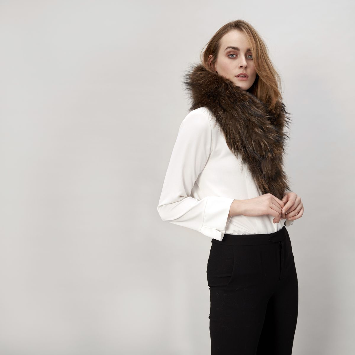 Klara de Luxe Kragen | Waschbär Modeaccessoire | Sheepskinhouse.ch