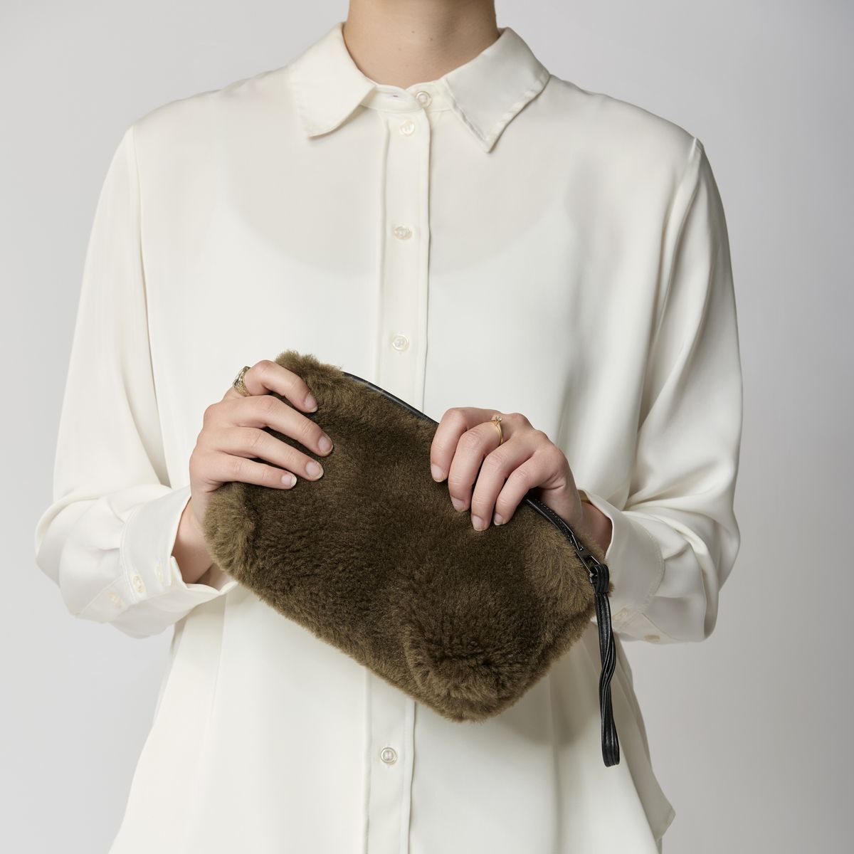 Nelly Clutch | Neuseeland | Lammwolle Lederbraun