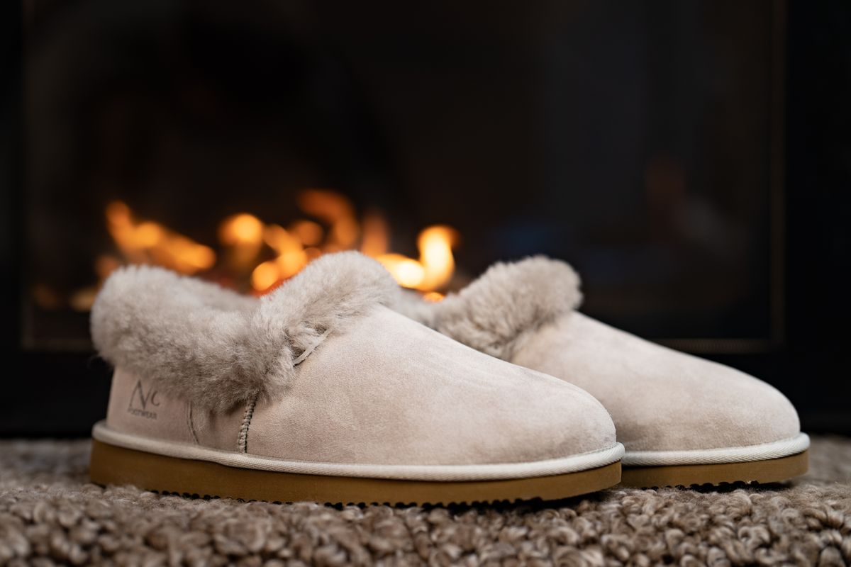 Hard Sole Slipper | Lammwolle, Wildleder Hellgrau