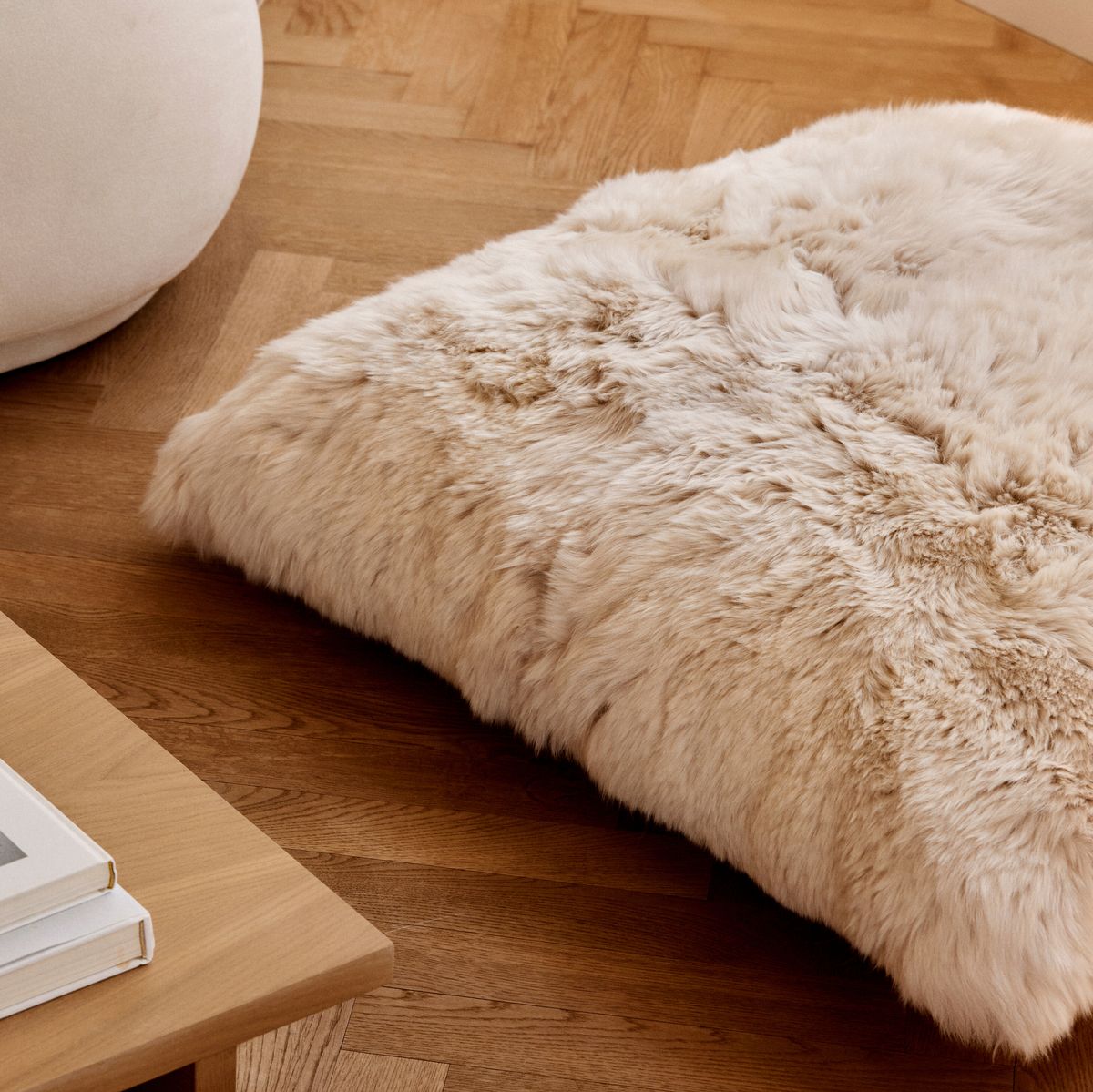 Lammfell Sitzsack | Langhaar | Neuseeland | Einseitig | 90x90 cm Schwarz