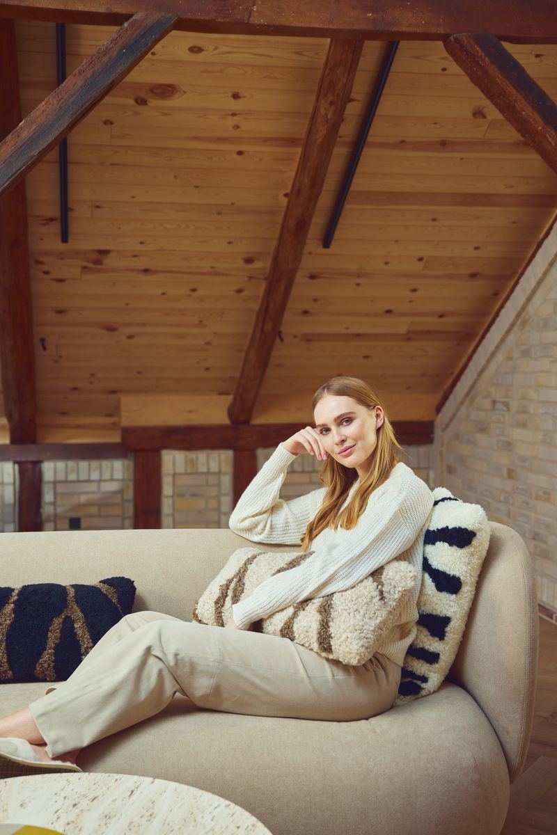 PATTERN COLLECTION | Fellkissen | Kurzhaar | Neuseeland | 30x60 cm Schwarz/Taupe