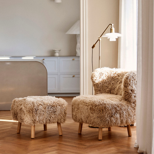 Loungesessel mit Langhaar Lammfell mit Hocker