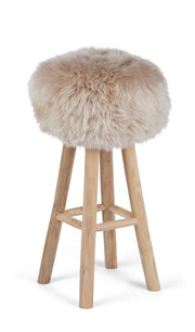 Holzbarhocker mit Lammfell | Langhaar | Neuseeland