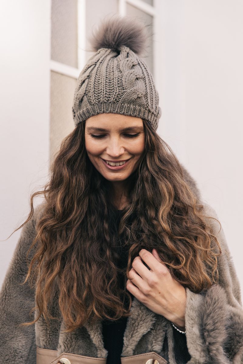 Stine Mütze | Wolle, Waschbär Modeaccessoire | Sheepskinhouse.ch