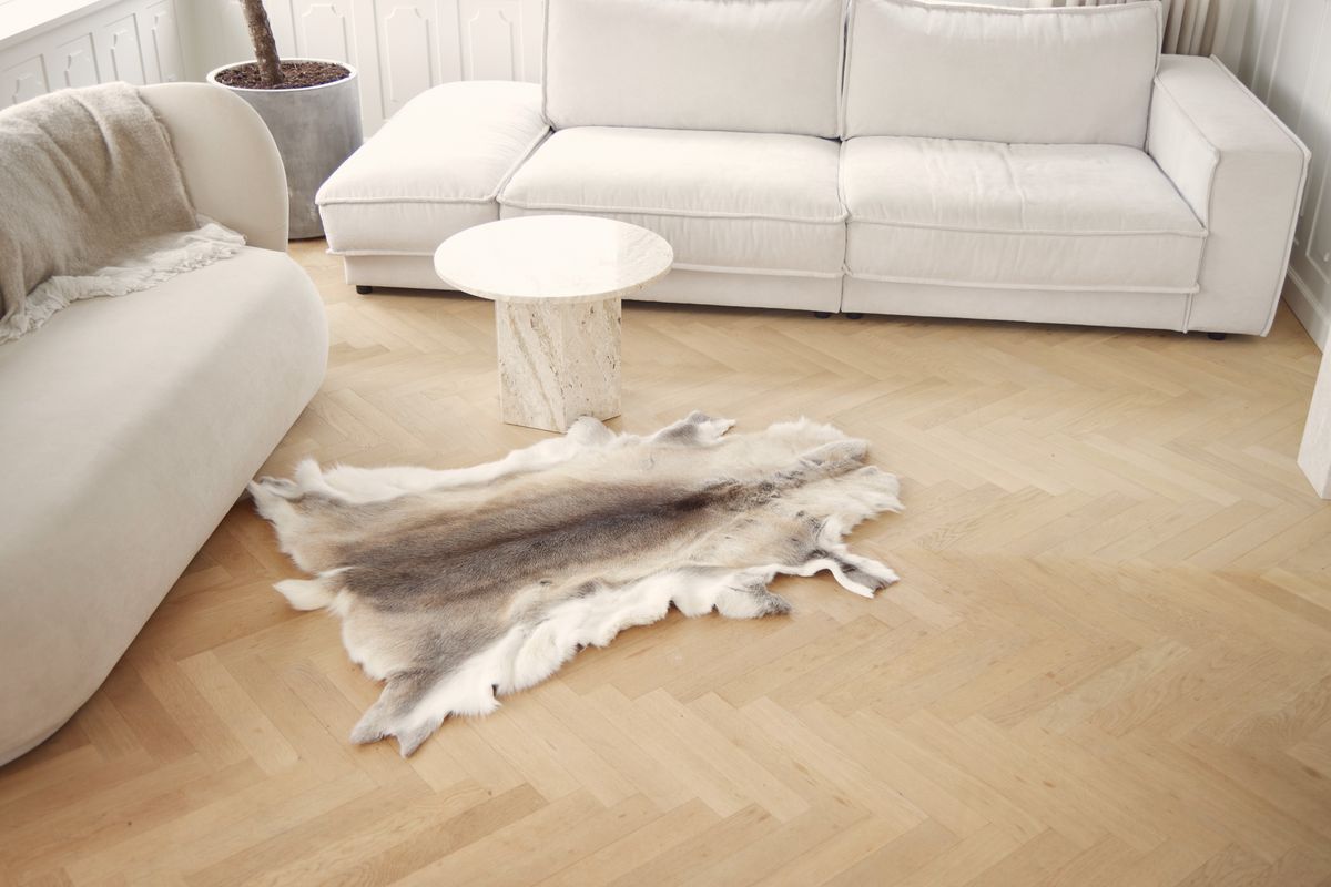 Rentierfell | Finnland | Hell (selten) | 70x110 cm Lammfelle | Sheepskinhouse.ch