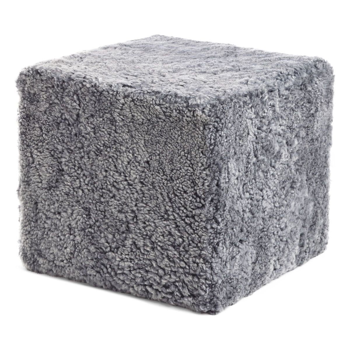 Lammfellpouf Premium | Kurzhaar | Neuseeland | 40x40x35 cm Poufs | Sheepskinhouse.ch
