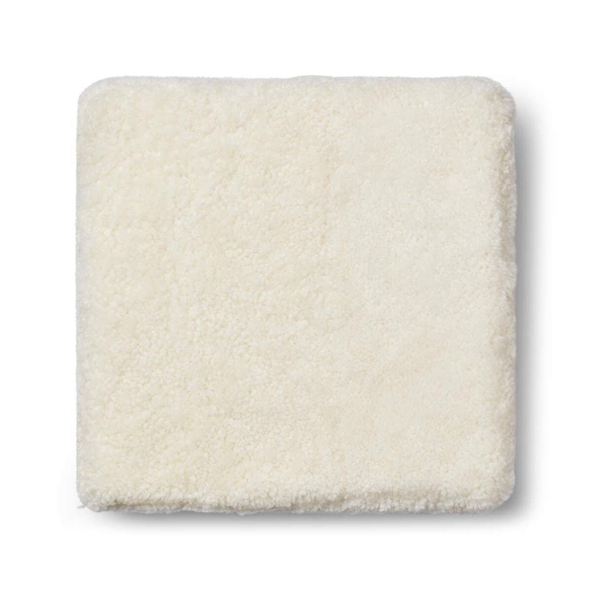 Lammfellhocker | Kurzhaar | Neuseeland | 40x40x35 cm Poufs | Sheepskinhouse.ch