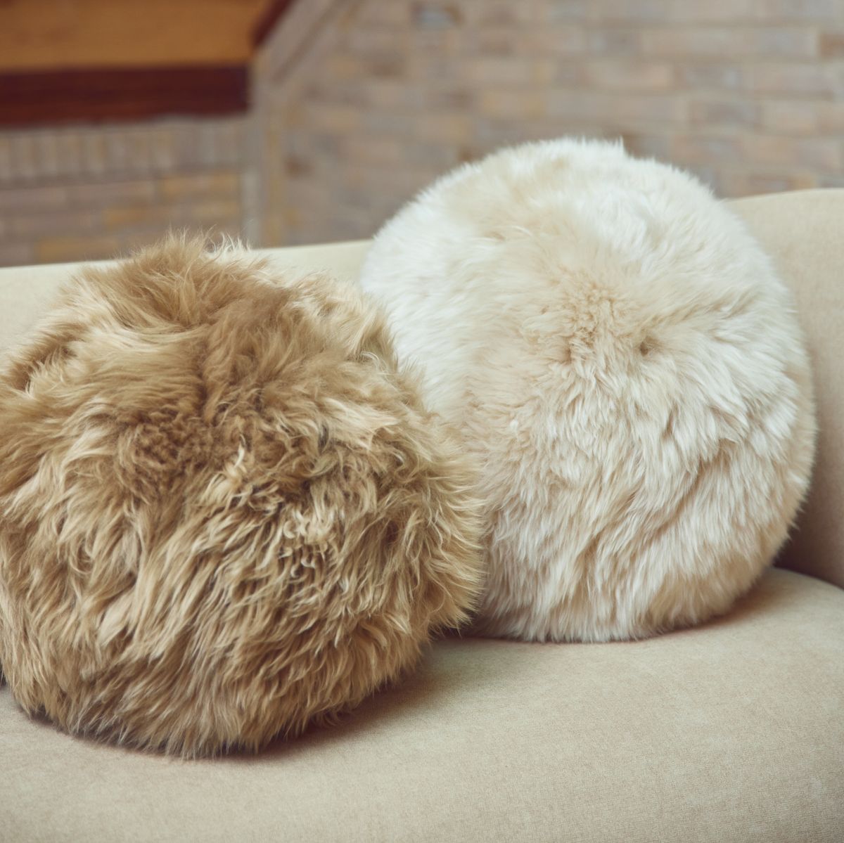 Angelite Kissenball | Langhaar | Neuseeland | D25/30/35 cm Fellkissen | Sheepskinhouse.ch