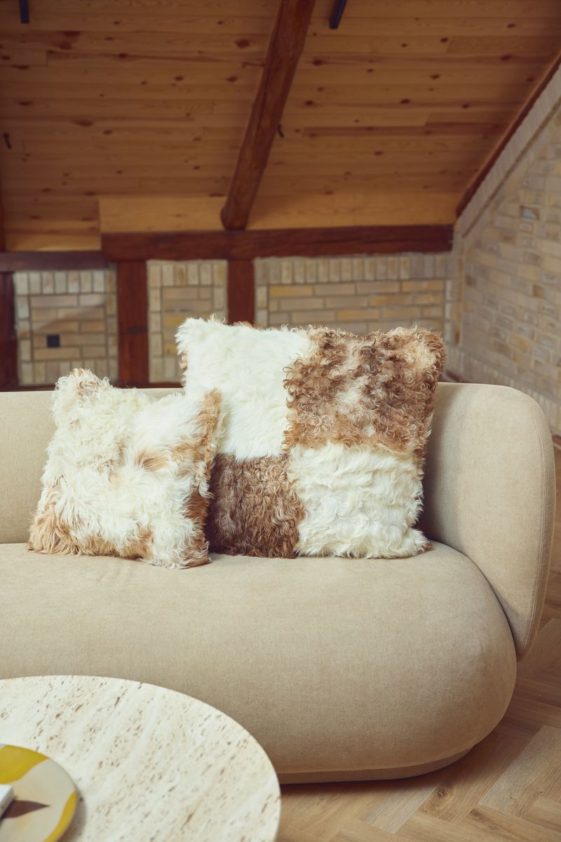 Lammfellkissen | Toskana Lammfell | Italien | 26x86 cm, 40x40 cm & 60x60 cm Fellkissen | Sheepskinhouse.ch