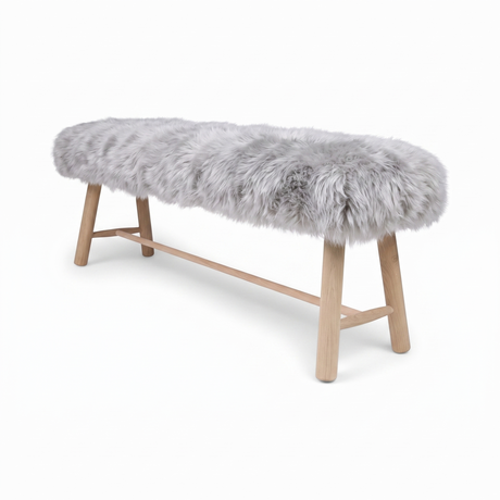 Theodor Holzbank mit Lammfell | Langhaar | Neuseeland | Eichenbeine | 140x35x45 cm Hellgrau