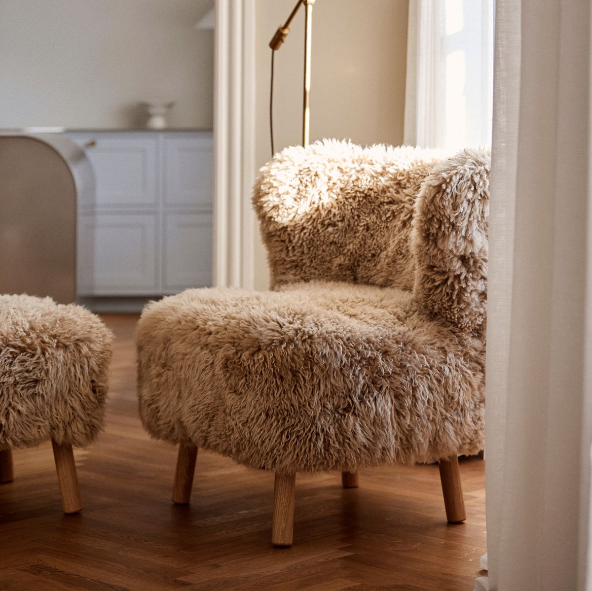 Emil Loungesessel | Premium Lammfell | Langhaar Honig