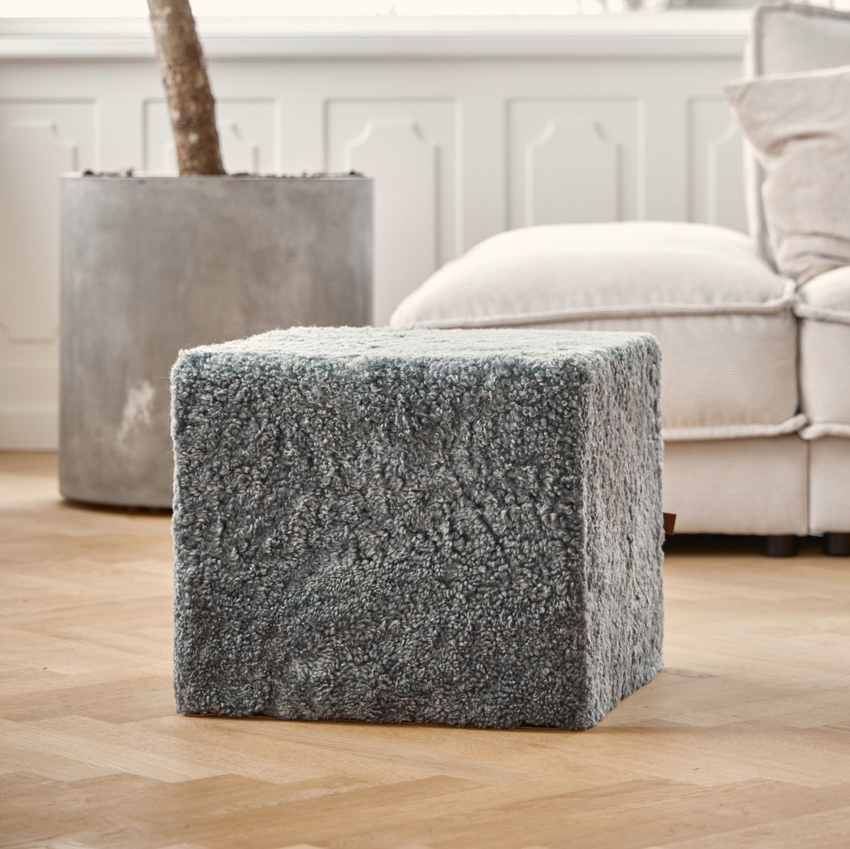 Lammfellpouf Premium | Kurzhaar | Neuseeland | 40x40x35 cm Poufs | Sheepskinhouse.ch