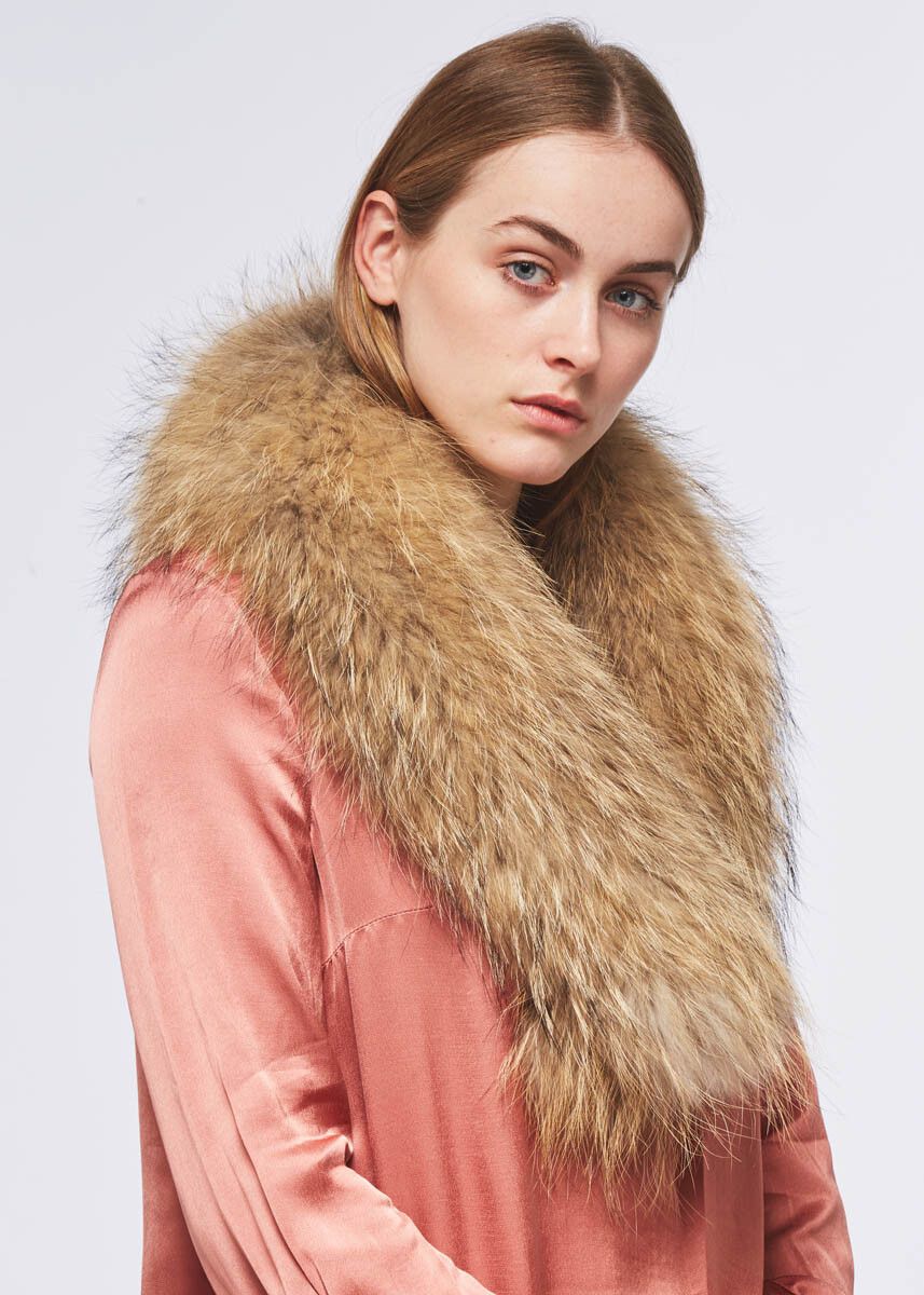Klara de Luxe Kragen | Waschbär Modeaccessoire | Sheepskinhouse.ch
