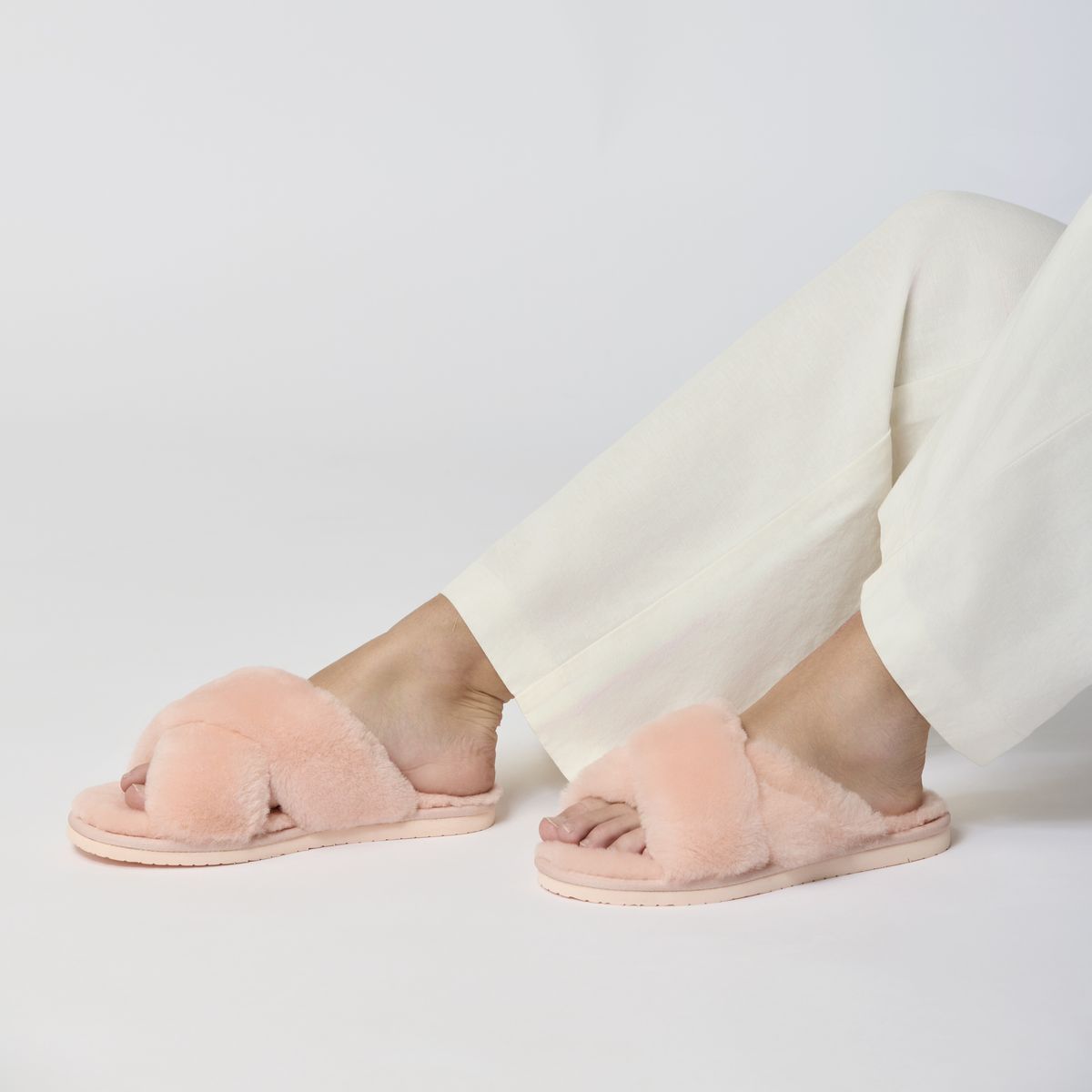 Lammfell Cross Slippers | Neuseeland | Größe 35-42 Fellschuhe | Sheepskinhouse.ch