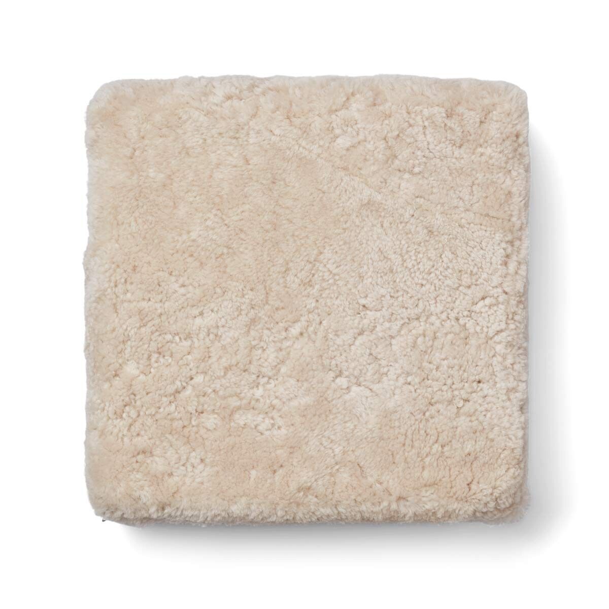 Lammfellhocker | Kurzhaar | Neuseeland | 40x40x35 cm Poufs | Sheepskinhouse.ch