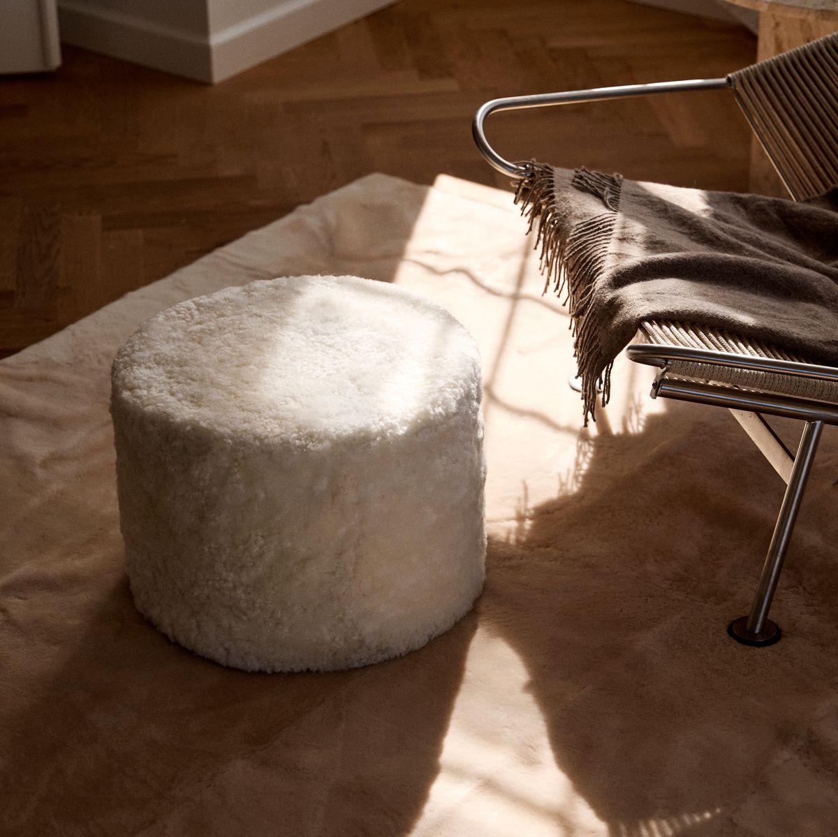 Lammfellpouf Premium | Kurzhaar | Neuseeland | D41x31 cm Anthrazit