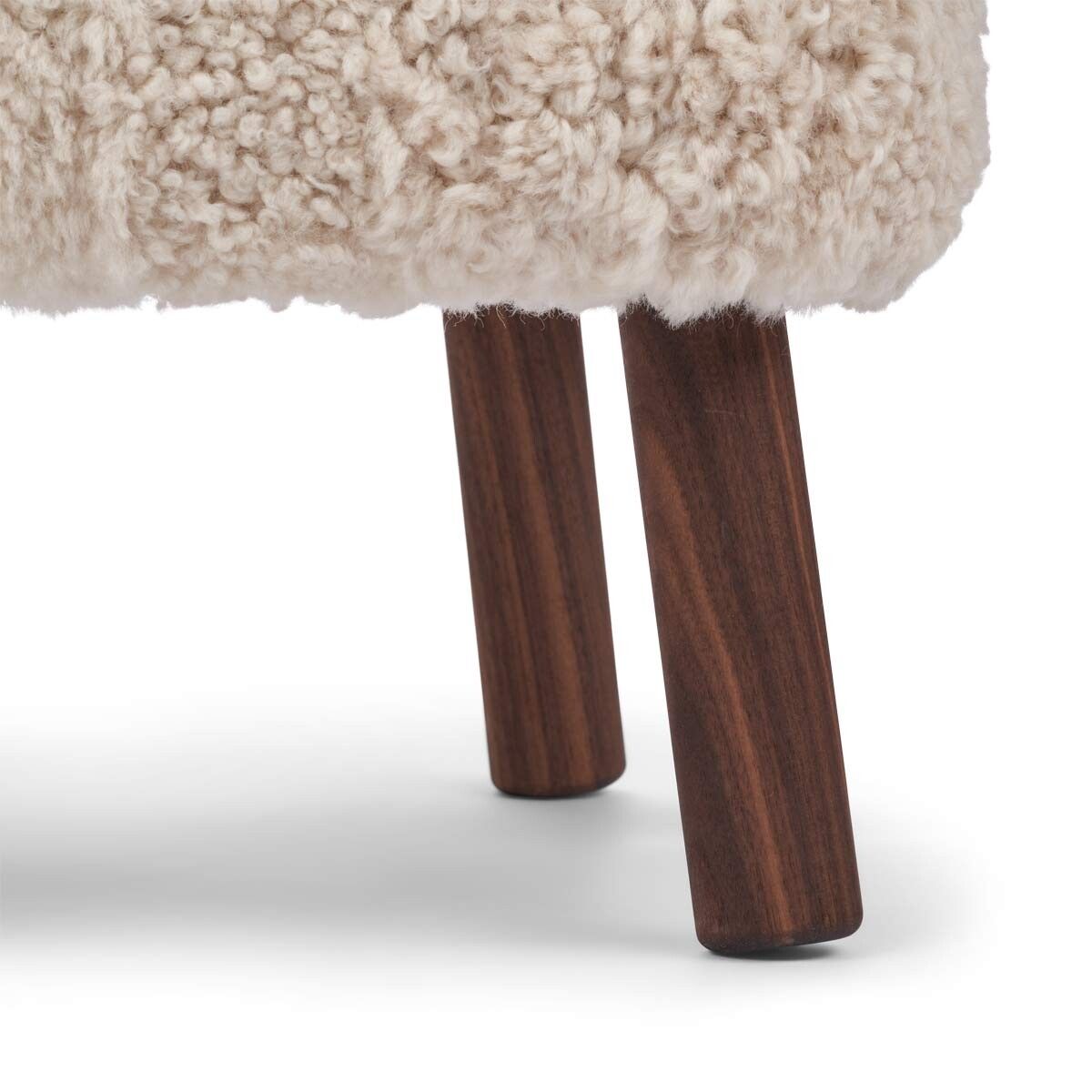 Lammfell Minihocker Emma | Kurzhaar | Designmöbel Perlweiß