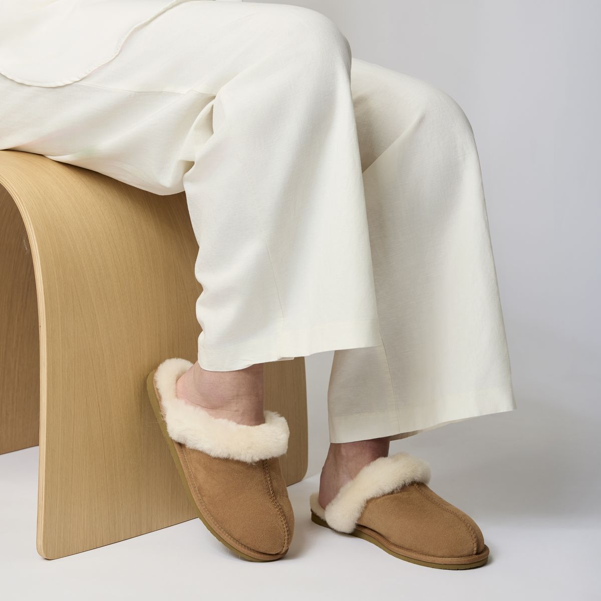 Lammfell Hausschuhe Premium | Pantoffeln | Größe 35-42 Fellschuhe | Sheepskinhouse.ch