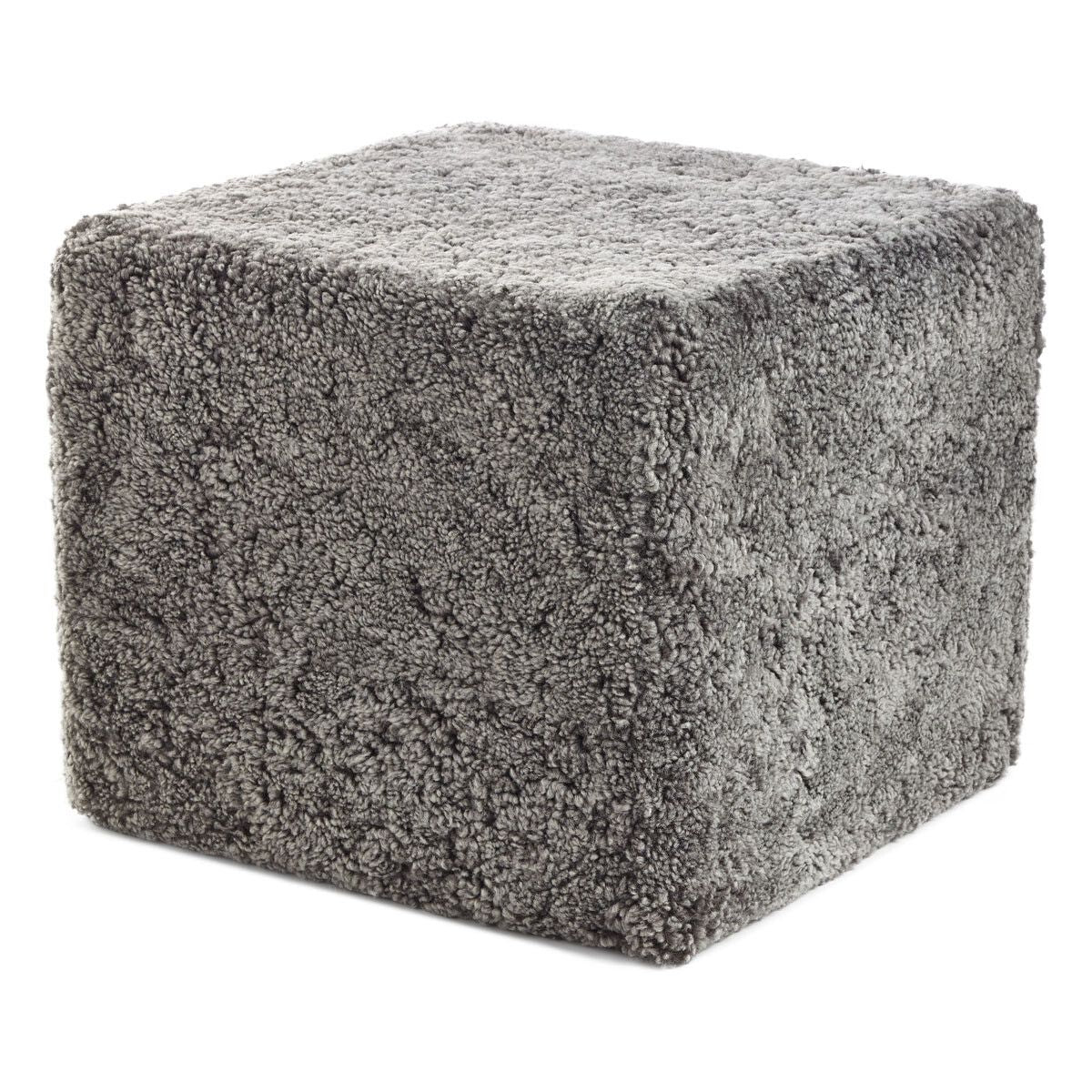 Lammfellpouf Premium | Kurzhaar | Neuseeland | 40x40x35 cm Poufs | Sheepskinhouse.ch