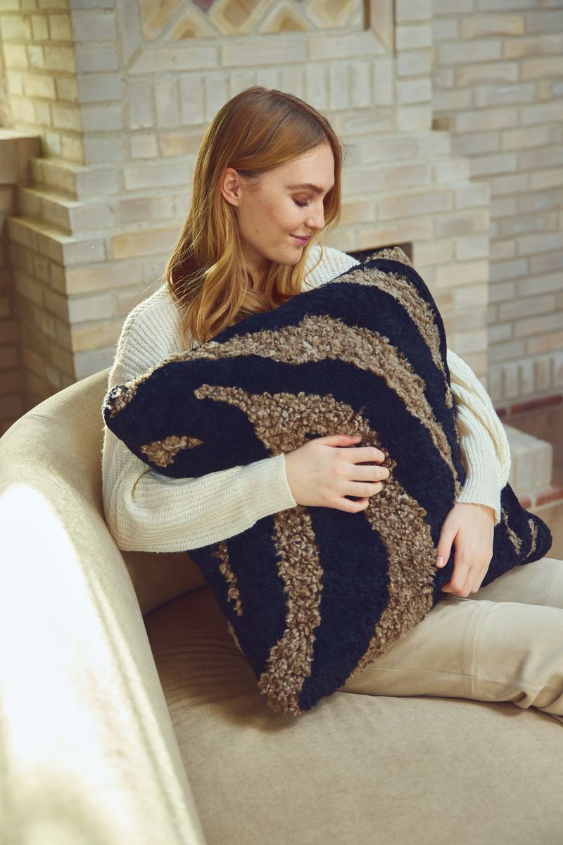 PATTERN COLLECTION | Fellkissen | Kurzhaar | Neuseeland | 60x60 cm Fellkissen | Sheepskinhouse.ch