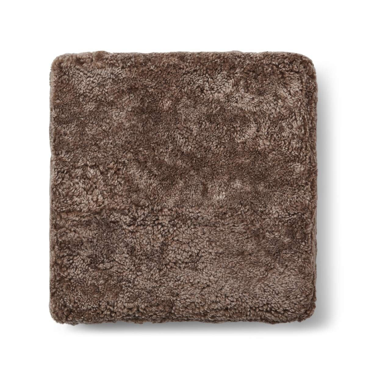 Lammfellhocker | Kurzhaar | Neuseeland | 40x40x35 cm Poufs | Sheepskinhouse.ch