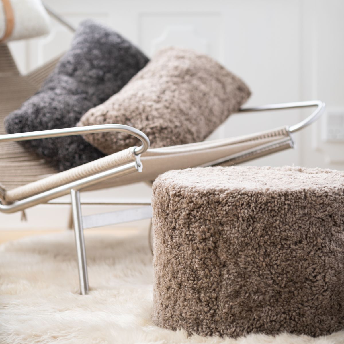 Lammfellpouf Premium | Kurzhaar | Neuseeland | D41x31 cm Poufs | Sheepskinhouse.ch