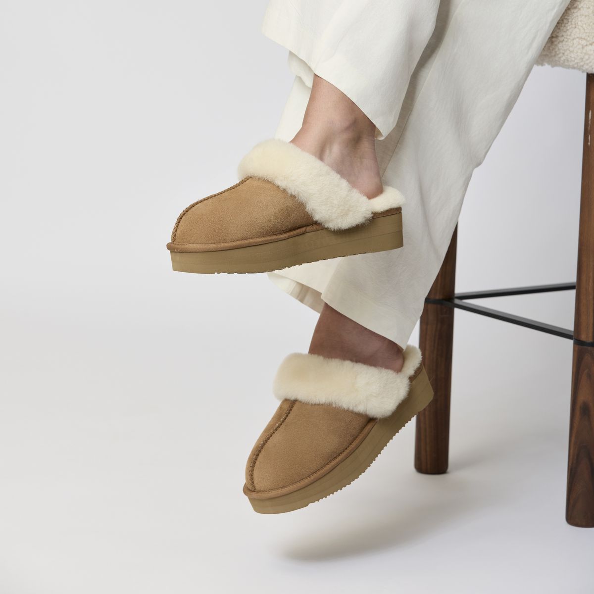 Plateau Slipper | Wildleder, Lammfell Fellschuhe | Sheepskinhouse.ch
