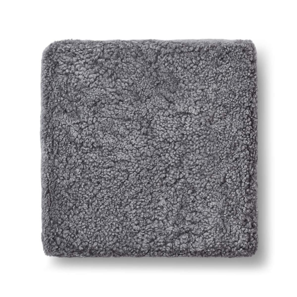 Lammfellhocker | Kurzhaar | Neuseeland | 40x40x35 cm Poufs | Sheepskinhouse.ch