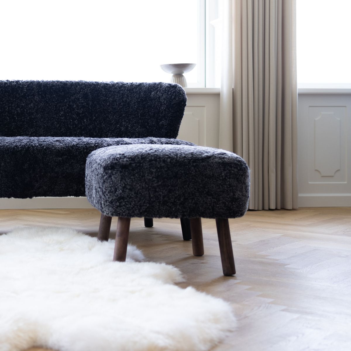 Lammfell Hocker Emily | Kurzhaar | Neuseeland Anthrazit