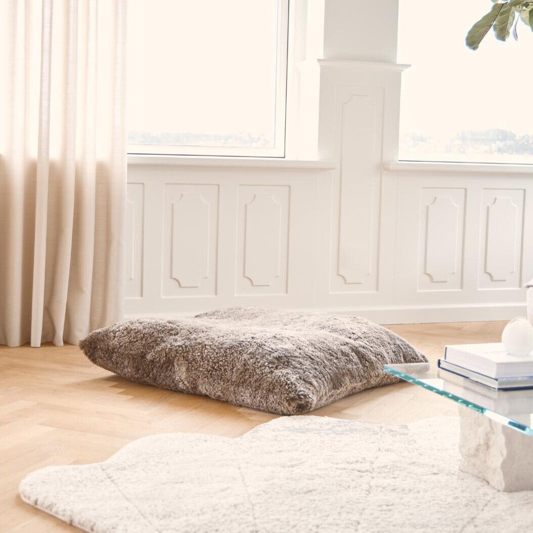 Lammfell Sitzsack | Kurzhaar | Neuseeland | Doppelseitig | 90x90 cm Fellkissen | Sheepskinhouse.ch