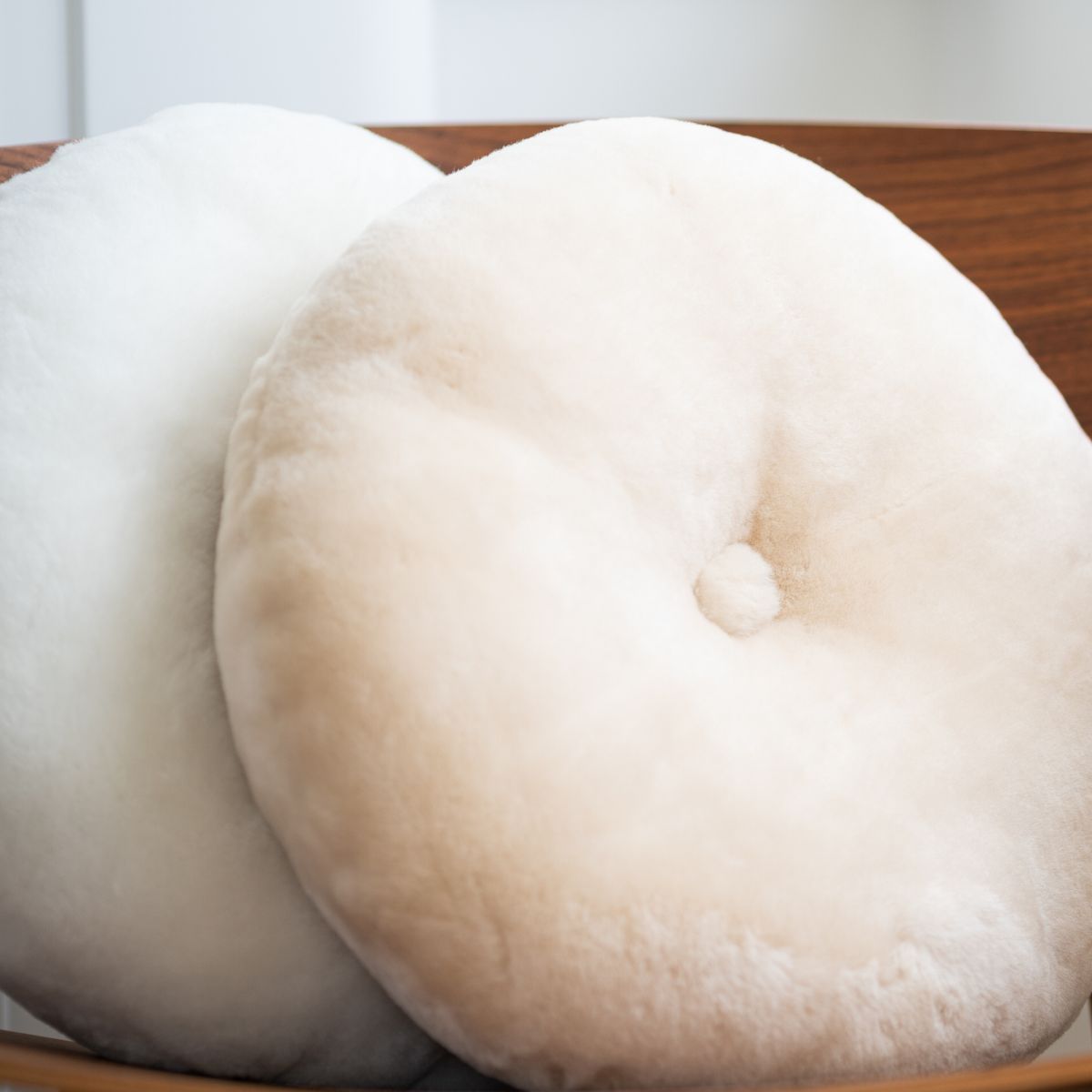 Lammfellkissen | Neuseeland | Mokassin | D45 cm Fellkissen | Sheepskinhouse.ch