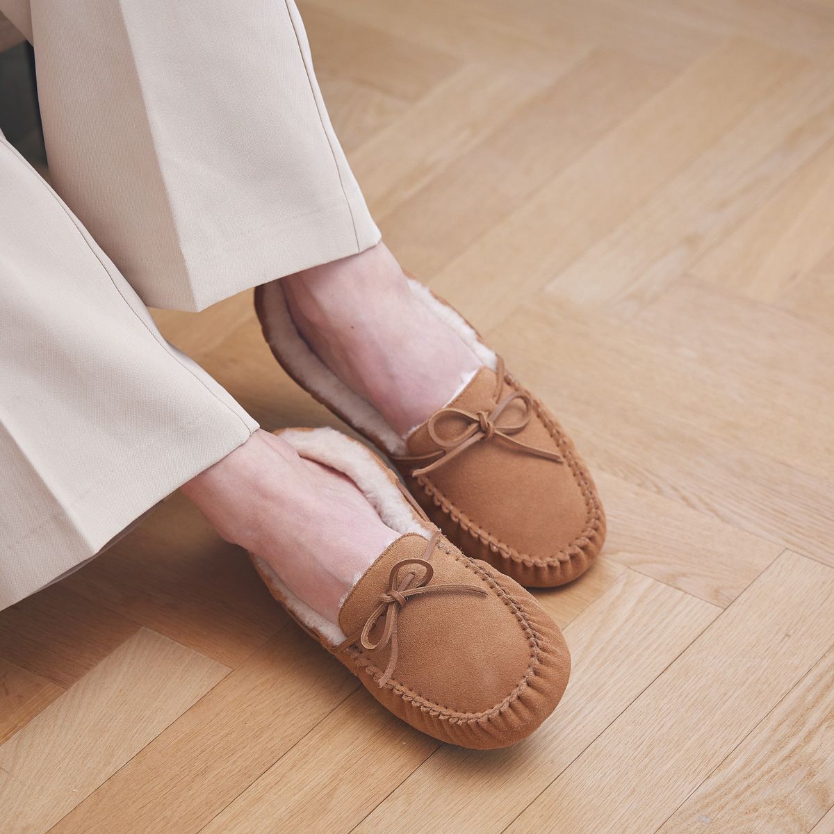Lammfell Hausschuhe | Mokassin | Veloursleder | Größe 36-41 Fellschuhe | Sheepskinhouse.ch