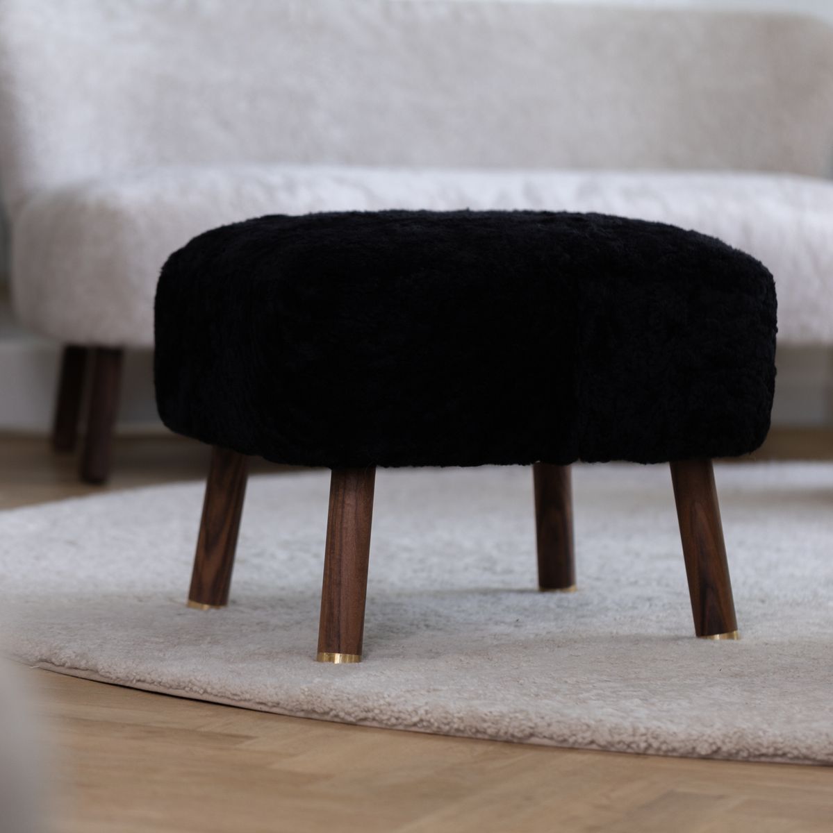 Lammfell Hocker Emil | Premium | Kurzhaar Anthrazit