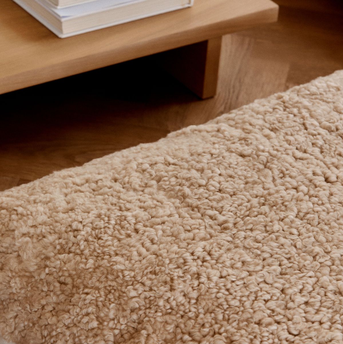 Lammfell Sitzsack | Kurzhaar | Neuseeland | Doppelseitig | 90x90 cm Fellkissen | Sheepskinhouse.ch