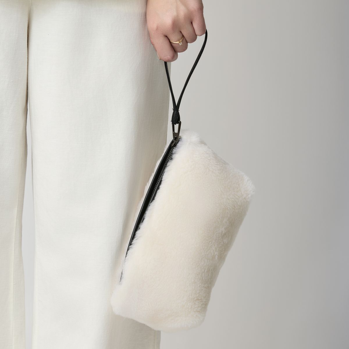 Nelly Clutch | Neuseeland | Lammwolle Taschen | Sheepskinhouse.ch