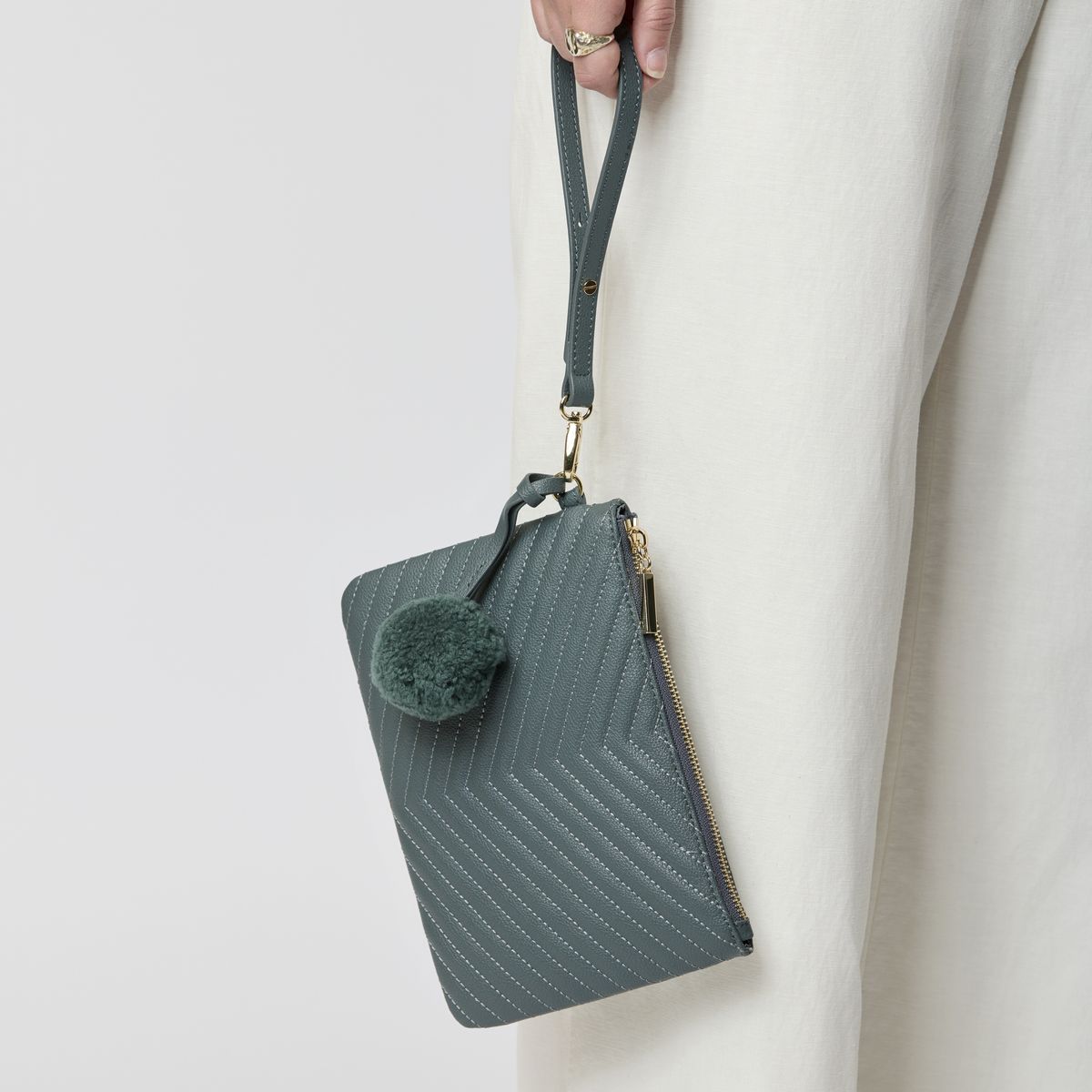 Helene Clutch | Lammleder Antikgrün