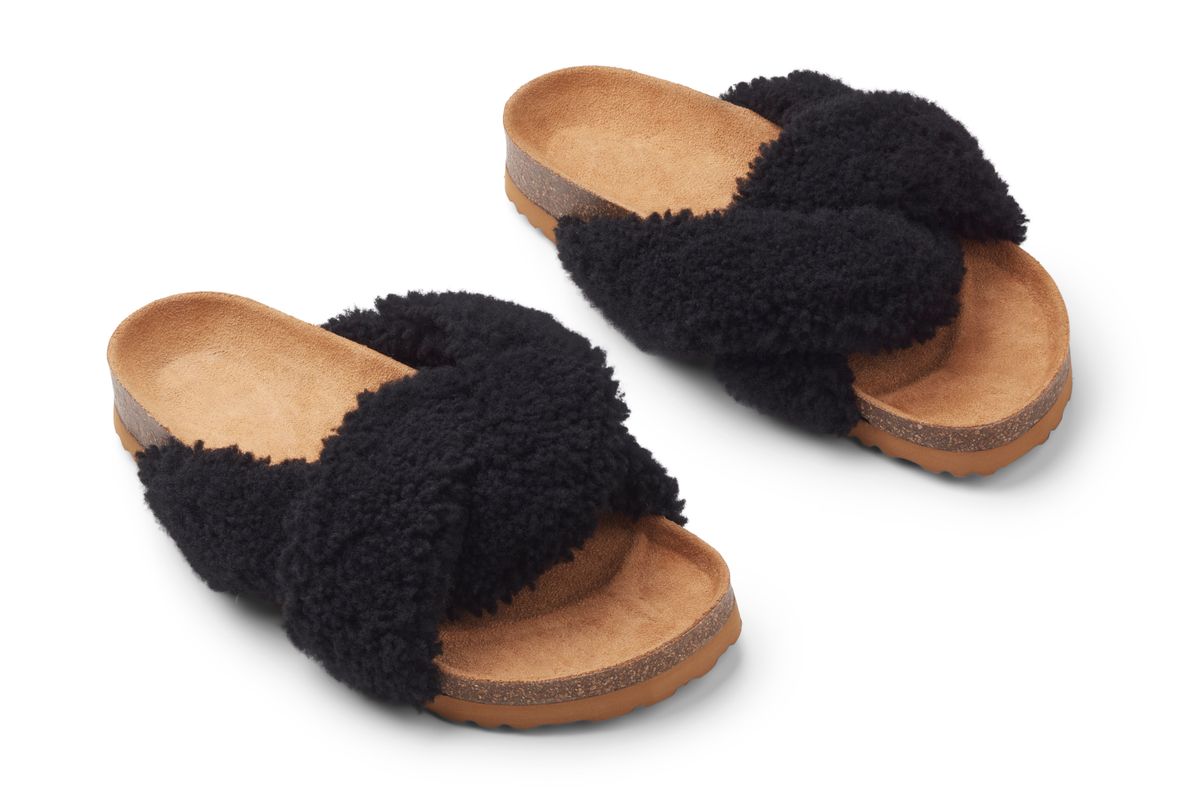 Lilly Kreuz Slippers | Neuseeland | Größe 35-42 Fellschuhe | Sheepskinhouse.ch