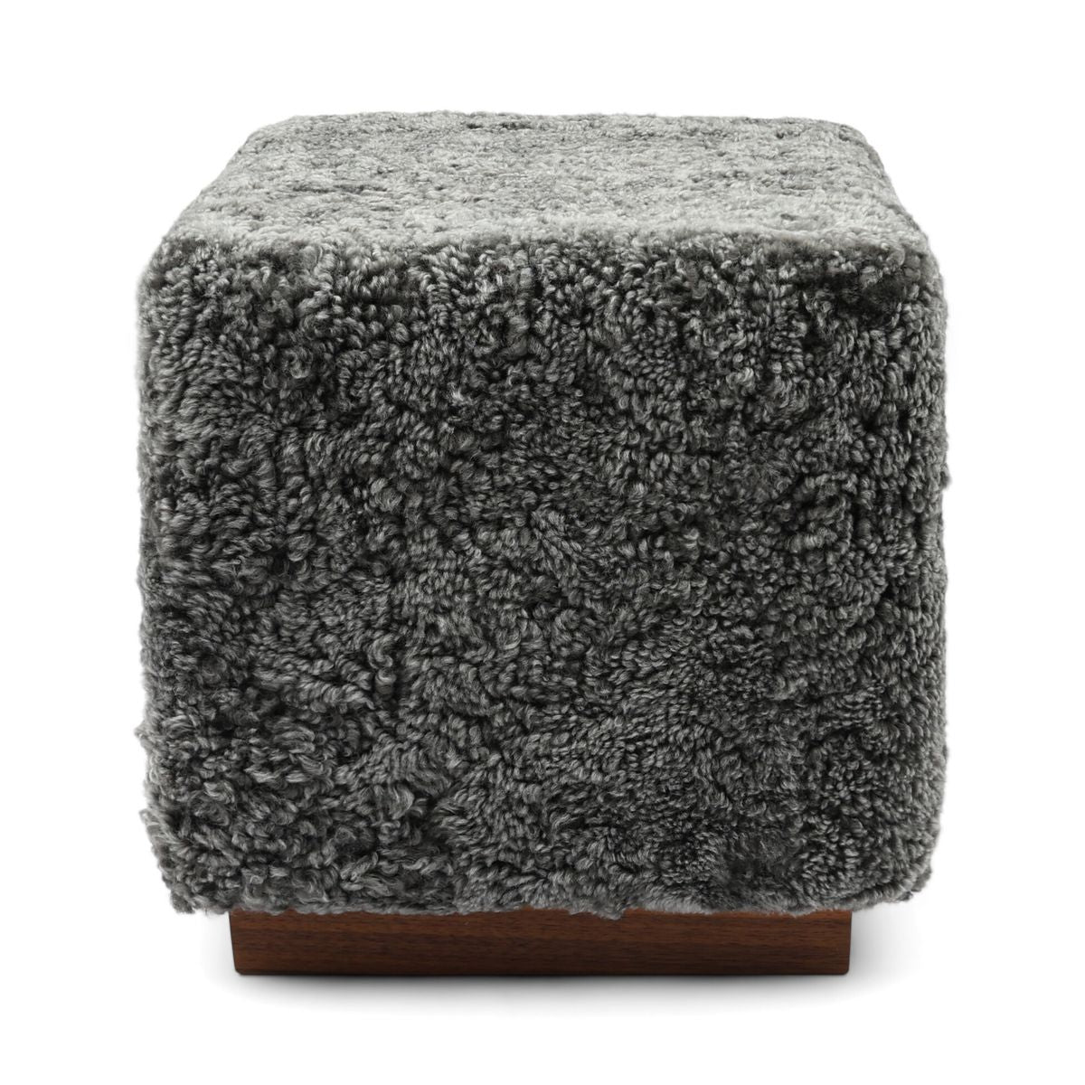 Lammfellhocker Benjamin | Kurzhaar | 46x46x47 cm Stühle | Sheepskinhouse.ch